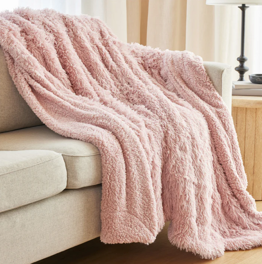 Become an Expert in All Things Throw Blankets with The Connecticut Home Company